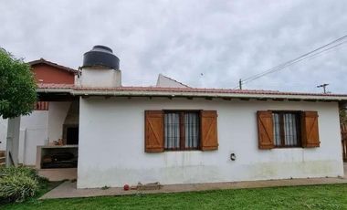 Casa en venta - 5 dormitorios 3 baños - 300mts2 totales - Santa Clara Del Mar