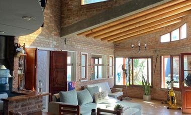 Casa en muy buenas condiciones y ubicación