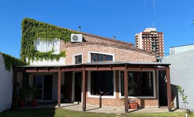 Casa en muy buenas condiciones y ubicación