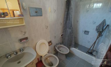 Dúplex en venta de 2 dormitorios c/ cochera en Costa Azul.