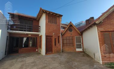 Dúplex en venta de 2 dormitorios c/ cochera en Costa Azul.