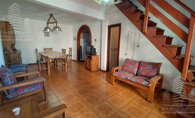 Dúplex en venta de 2 dormitorios c/ cochera en Costa Azul.