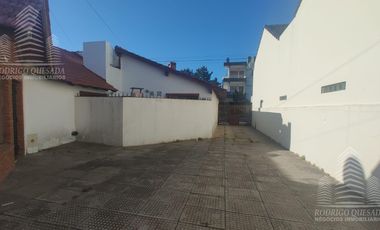 Dúplex en venta de 2 dormitorios c/ cochera en Costa Azul.