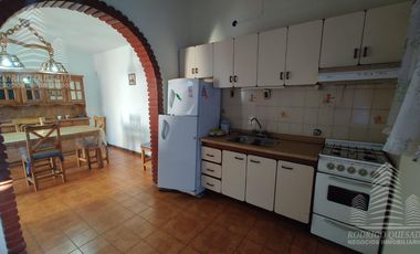 Dúplex en venta de 2 dormitorios c/ cochera en Costa Azul.