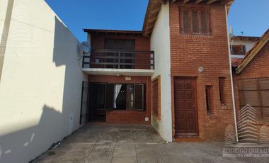 Dúplex en venta de 2 dormitorios c/ cochera en Costa Azul.