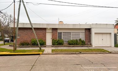 Casa en Venta de 4 Ambientes, Bernal.