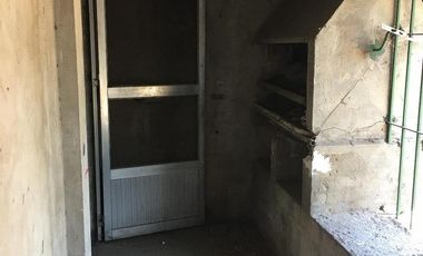CASA CON DOS LOCALES EN VENTA Taborda  3729  (REMEDIOS DE ESCALADA)