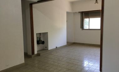CASA CON DOS LOCALES EN VENTA Taborda  3729  (REMEDIOS DE ESCALADA)