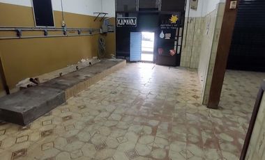 CASA CON DOS LOCALES EN VENTA Taborda  3729  (REMEDIOS DE ESCALADA)