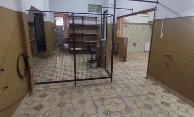 CASA CON DOS LOCALES EN VENTA Taborda  3729  (REMEDIOS DE ESCALADA)