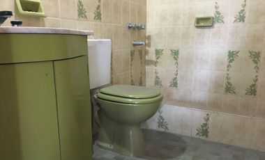 CASA CON DOS LOCALES EN VENTA Taborda  3729  (REMEDIOS DE ESCALADA)