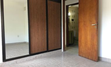 CASA CON DOS LOCALES EN VENTA Taborda  3729  (REMEDIOS DE ESCALADA)