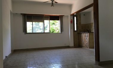 CASA CON DOS LOCALES EN VENTA Taborda  3729  (REMEDIOS DE ESCALADA)
