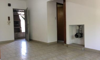 CASA CON DOS LOCALES EN VENTA Taborda  3729  (REMEDIOS DE ESCALADA)