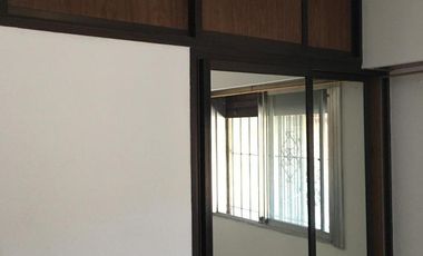 CASA CON DOS LOCALES EN VENTA Taborda  3729  (REMEDIOS DE ESCALADA)