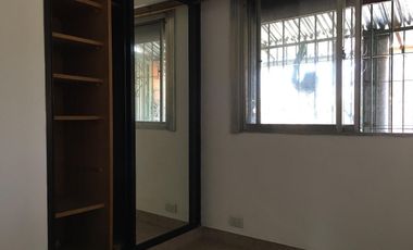CASA CON DOS LOCALES EN VENTA Taborda  3729  (REMEDIOS DE ESCALADA)