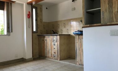CASA CON DOS LOCALES EN VENTA Taborda  3729  (REMEDIOS DE ESCALADA)