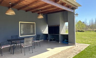 Venta Casa quinta estilo campo en Salvador María, Lobos
