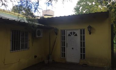 Casa en Venta en  444 e/ Belgrano y 23 City Bell - Alberto Dacal Propiedades