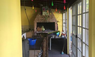 Casa en Venta en  444 e/ Belgrano y 23 City Bell - Alberto Dacal Propiedades
