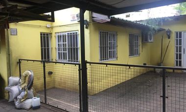 Casa en Venta en  444 e/ Belgrano y 23 City Bell - Alberto Dacal Propiedades