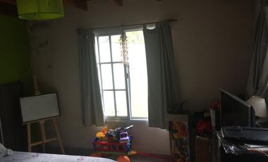 Casa en Venta en  444 e/ Belgrano y 23 City Bell - Alberto Dacal Propiedades