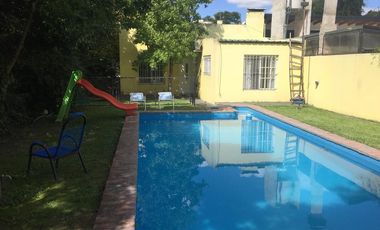 Casa en Venta en  444 e/ Belgrano y 23 City Bell - Alberto Dacal Propiedades