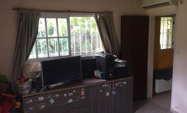Casa en Venta en  444 e/ Belgrano y 23 City Bell - Alberto Dacal Propiedades