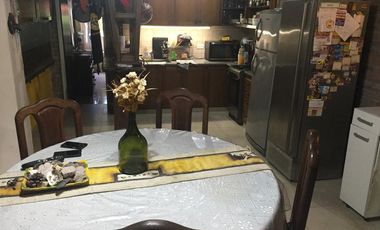 Casa en Venta en  444 e/ Belgrano y 23 City Bell - Alberto Dacal Propiedades
