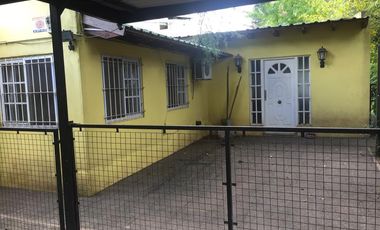 Casa en Venta en  444 e/ Belgrano y 23 City Bell - Alberto Dacal Propiedades