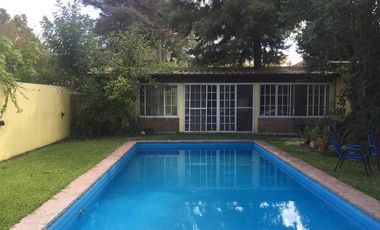 Casa en Venta en  444 e/ Belgrano y 23 City Bell - Alberto Dacal Propiedades