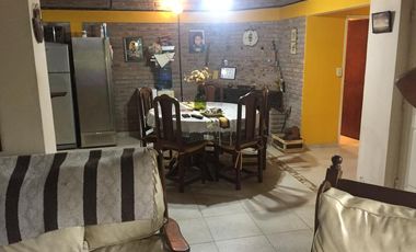 Casa en Venta en  444 e/ Belgrano y 23 City Bell - Alberto Dacal Propiedades