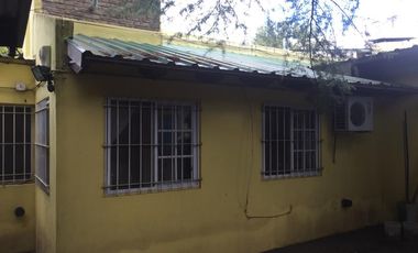 Casa en Venta en  444 e/ Belgrano y 23 City Bell - Alberto Dacal Propiedades