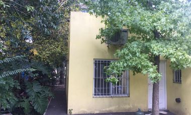 Casa en Venta en  444 e/ Belgrano y 23 City Bell - Alberto Dacal Propiedades