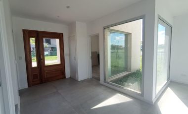 RIBERAS | Casa con Sauna Propio   3 dorm   escritorio   luz natural propia |  Puertos del Lago