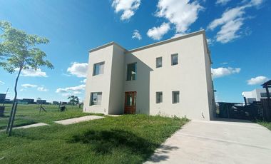 RIBERAS | Casa con Sauna Propio   3 dorm   escritorio   luz natural propia |  Puertos del Lago
