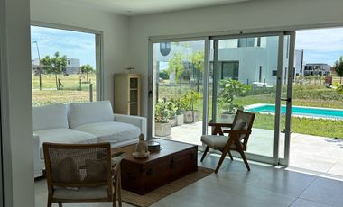 RIBERAS | Casa con Sauna Propio   3 dorm   escritorio   luz natural propia |  Puertos del Lago