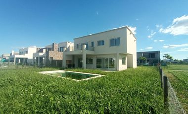 RIBERAS | Casa con Sauna Propio   3 dorm   escritorio   luz natural propia |  Puertos del Lago