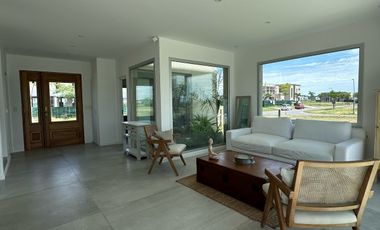 RIBERAS | Casa con Sauna Propio   3 dorm   escritorio   luz natural propia |  Puertos del Lago