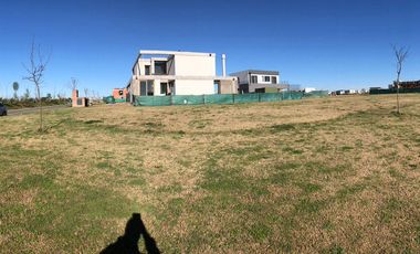 Terreno en  Puertos del Lago, barrio Riberas