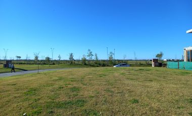 Terreno en  Puertos del Lago, barrio Riberas