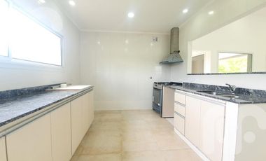 VENTA CASAS DE 3  DORMITORIOS EN MIRALAGOS