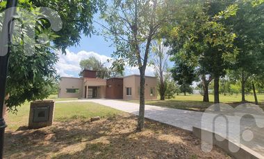 VENTA CASAS DE 3  DORMITORIOS EN MIRALAGOS