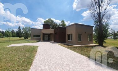 VENTA CASAS DE 3  DORMITORIOS EN MIRALAGOS