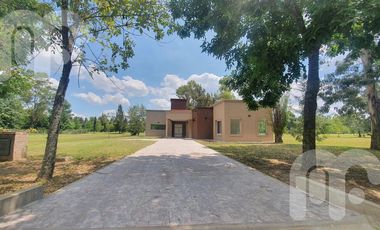 VENTA CASAS DE 3  DORMITORIOS EN MIRALAGOS