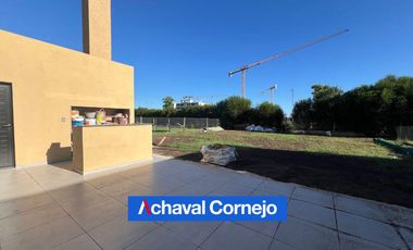 VENTA |  Casa de 3 dormitorios   escritorio/ Playroom - Barrio Araucarias, Puertos