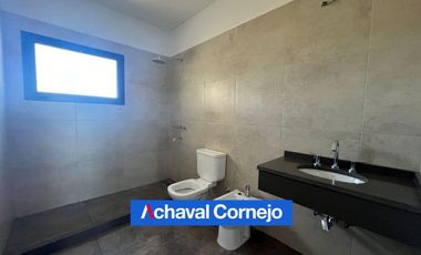 VENTA |  Casa de 3 dormitorios   escritorio/ Playroom - Barrio Araucarias, Puertos
