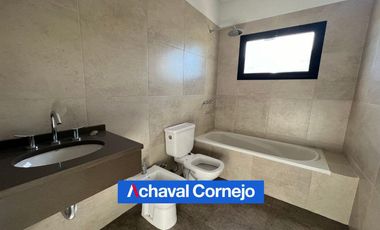 VENTA |  Casa de 3 dormitorios   escritorio/ Playroom - Barrio Araucarias, Puertos