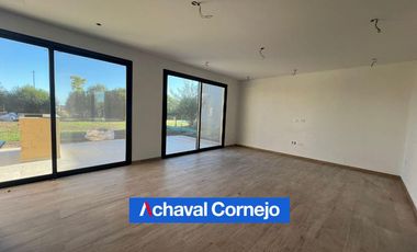VENTA |  Casa de 3 dormitorios   escritorio/ Playroom - Barrio Araucarias, Puertos