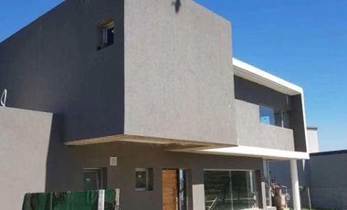 Casa en venta - 3 dormitorios 3 baños - Cochera - 1.166mts2 - San Sebastián, Escobar